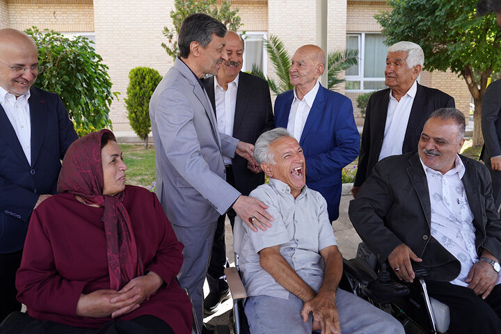 بازدید رئیس ستاد اجرایی فرمان امام از آسایشگاه خیریه کهریزک