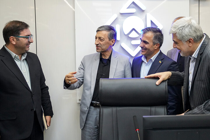 بازدید رئیس ستاد اجرایی فرمان امام از شرکت پخش البرز
