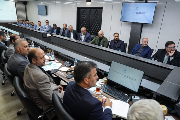 بازدید رئیس ستاد اجرایی فرمان امام از شرکت پخش البرز