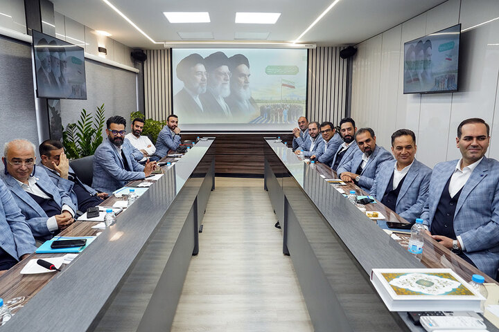 بازدید رئیس ستاد اجرایی فرمان امام از شرکت پخش البرز