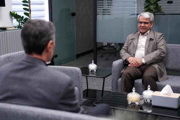 دیدار دبیر هیئت دولت با رئیس ستاد اجرایی فرمان امام