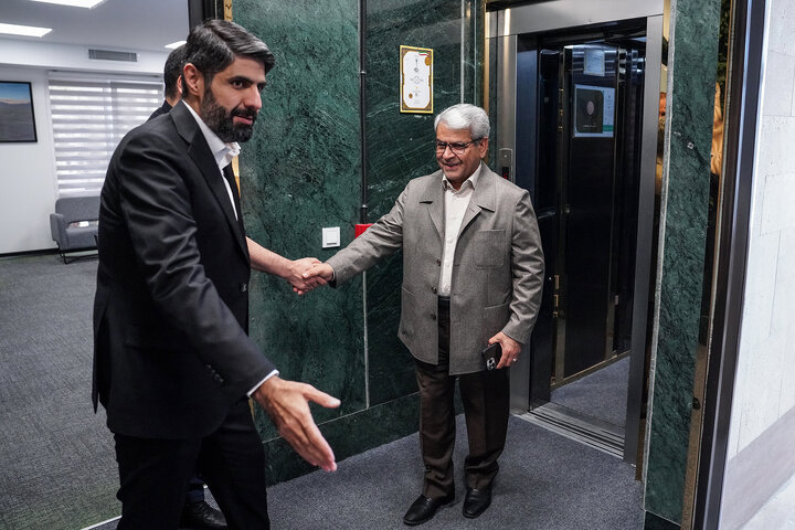 دیدار دبیر هیئت دولت با رئیس ستاد اجرایی فرمان امام