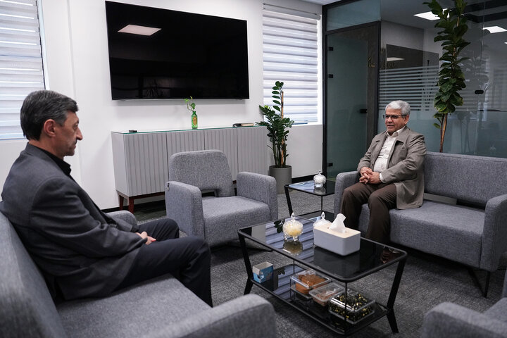 دیدار دبیر هیئت دولت با رئیس ستاد اجرایی فرمان امام