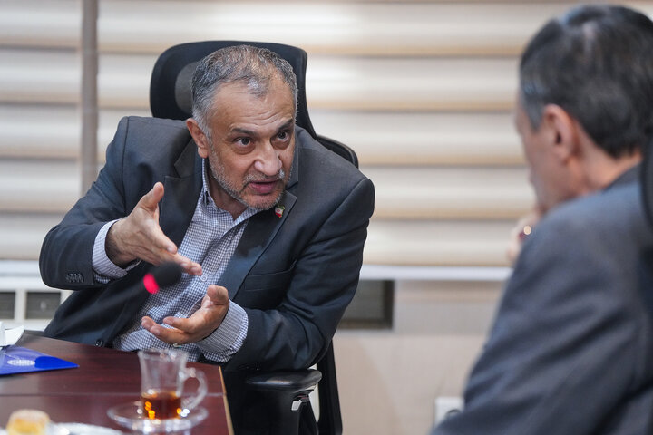 دیدار رئیس و معاونان دانشگاه شریف با رئیس ستاد اجرایی فرمان امام