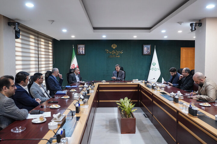 دیدار رئیس و معاونان دانشگاه شریف با رئیس ستاد اجرایی فرمان امام