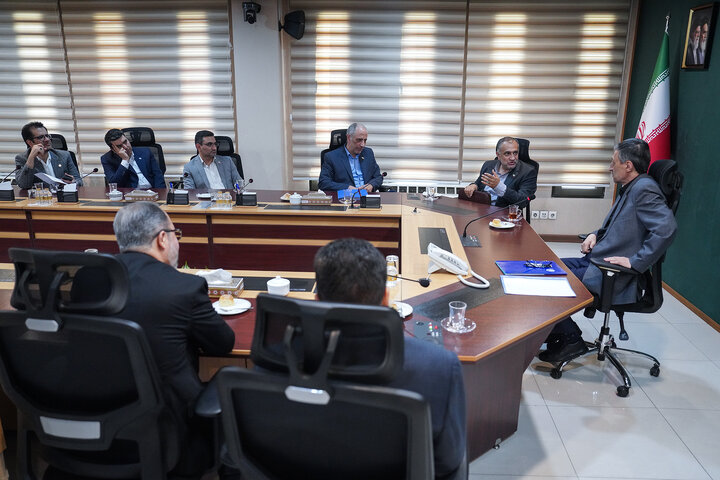 دیدار رئیس و معاونان دانشگاه شریف با رئیس ستاد اجرایی فرمان امام