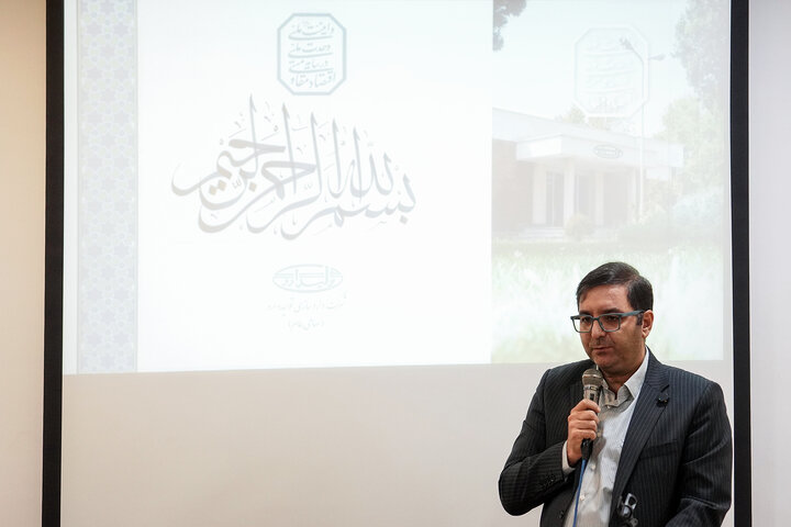 بازدید رئیس ستاد اجرایی فرمان امام از کارخانه تولید دارو