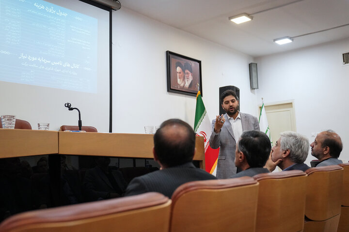بازدید رئیس ستاد اجرایی فرمان امام از کارخانه تولید دارو