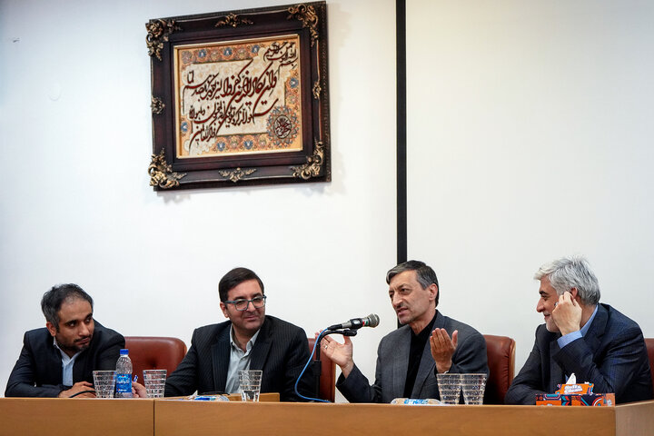 بازدید رئیس ستاد اجرایی فرمان امام از کارخانه تولید دارو