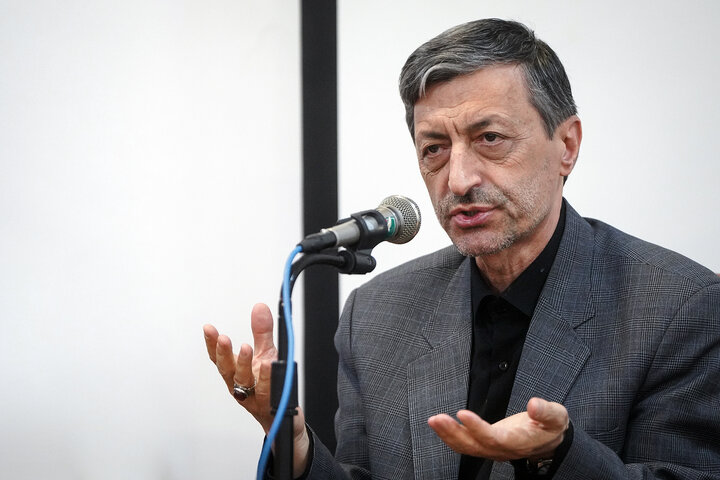 بازدید رئیس ستاد اجرایی فرمان امام از کارخانه تولید دارو