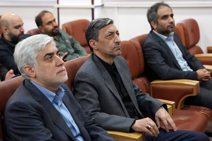 بازدید رئیس ستاد اجرایی فرمان امام از کارخانه تولید دارو