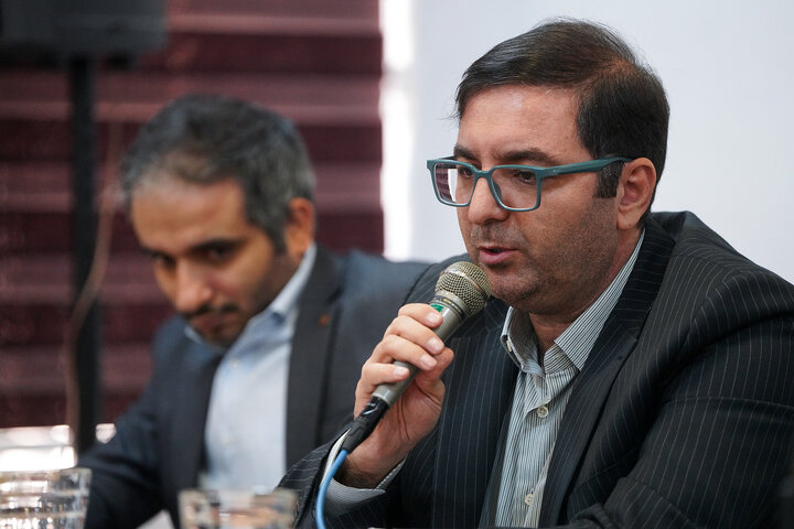 بازدید رئیس ستاد اجرایی فرمان امام از کارخانه تولید دارو