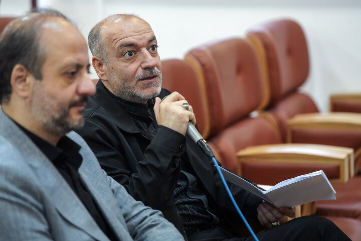 بازدید رئیس ستاد اجرایی فرمان امام از کارخانه تولید دارو