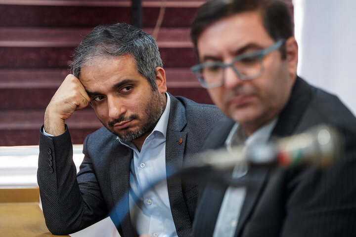 بازدید رئیس ستاد اجرایی فرمان امام از کارخانه تولید دارو