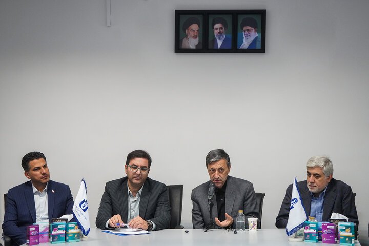 بازدید رئیس ستاد اجرایی فرمان امام از ایران دارو