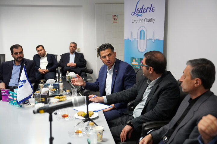 بازدید رئیس ستاد اجرایی فرمان امام از ایران دارو