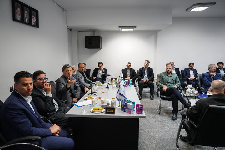 بازدید رئیس ستاد اجرایی فرمان امام از ایران دارو
