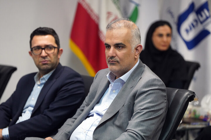 بازدید رئیس ستاد اجرایی فرمان امام از ایران دارو