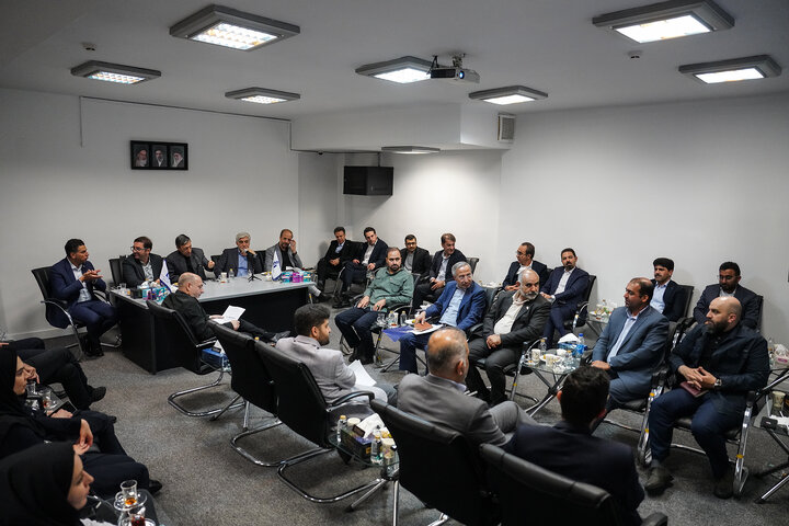 بازدید رئیس ستاد اجرایی فرمان امام از ایران دارو