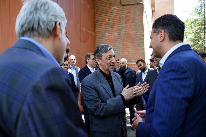 بازدید رئیس ستاد اجرایی فرمان امام از ایران دارو