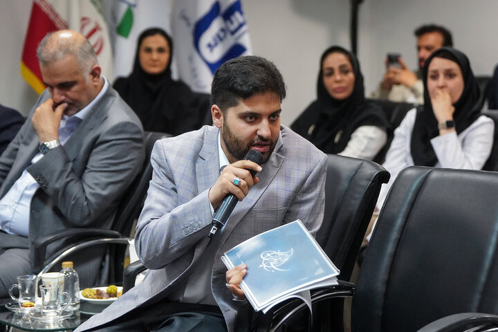 بازدید رئیس ستاد اجرایی فرمان امام از ایران دارو