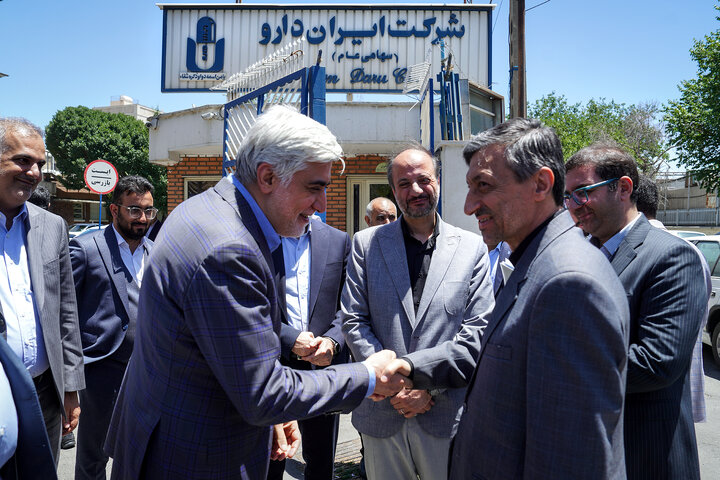بازدید رئیس ستاد اجرایی فرمان امام از ایران دارو