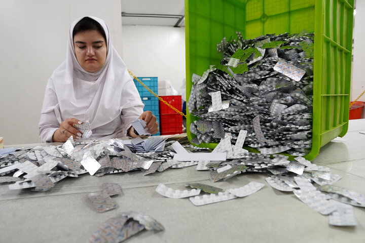 بازدید رئیس ستاد اجرایی فرمان امام از ایران دارو