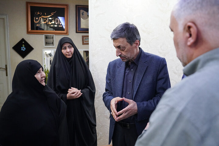 دیدار رئیس ستاد اجرایی فرمان امام با خانواده شهید شوشتری