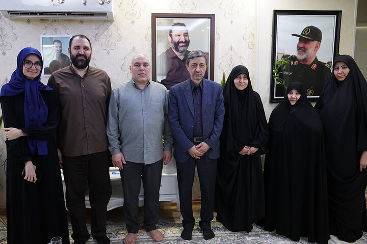 دیدار رئیس ستاد اجرایی فرمان امام با خانواده شهید شوشتری