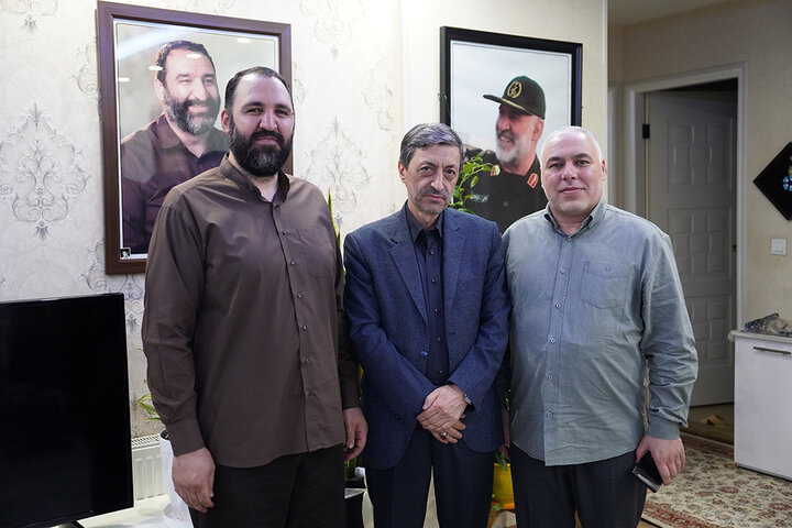دیدار رئیس ستاد اجرایی فرمان امام با خانواده شهید شوشتری