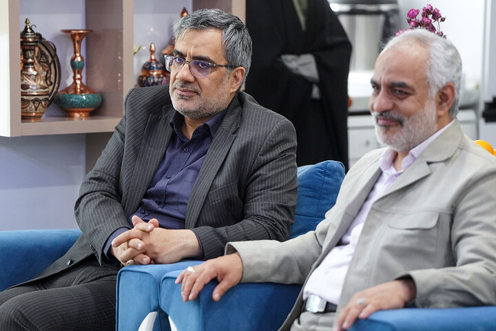 دیدار رئیس ستاد اجرایی فرمان امام با خانواده شهید شوشتری