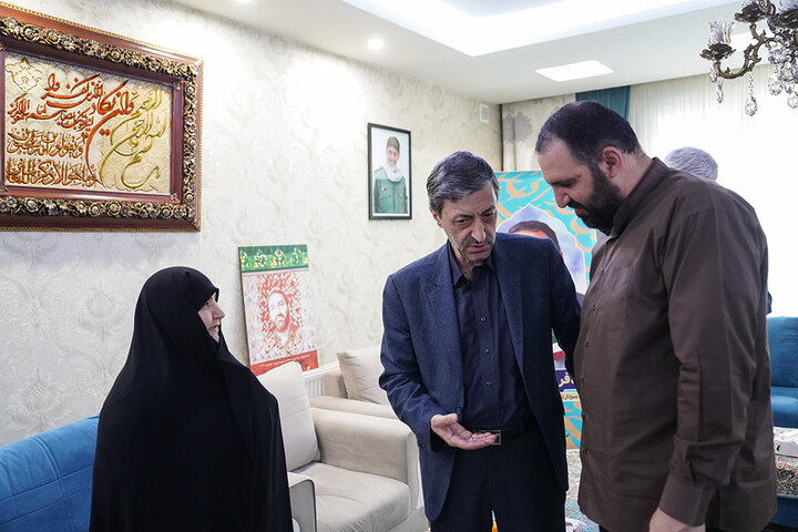 دیدار رئیس ستاد اجرایی فرمان امام با خانواده شهید شوشتری
