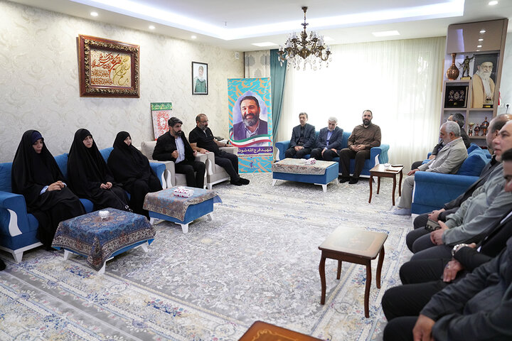 دیدار رئیس ستاد اجرایی فرمان امام با خانواده شهید شوشتری
