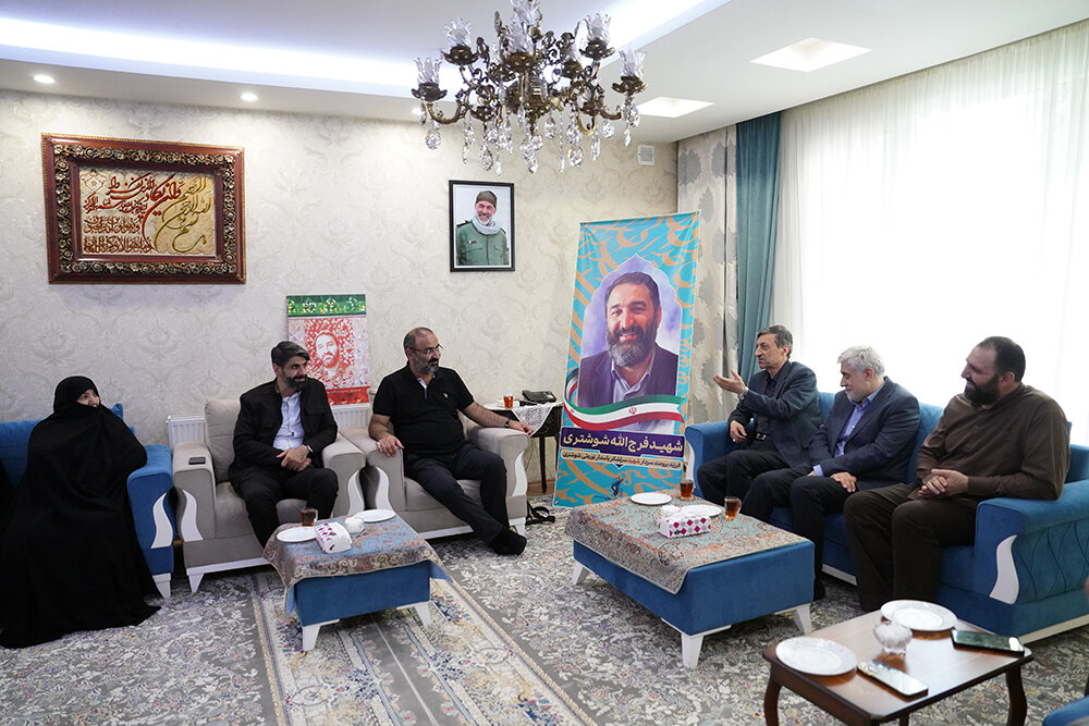 دیدار رئیس ستاد اجرایی فرمان امام با خانواده شهید شوشتری