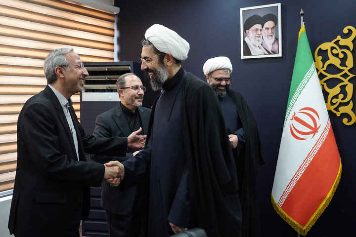 امضای تفاهم‌نامه همکاری مشترک در دیدار فتاح با رئیس نهاد نمایندگی مقام معظم رهبری در دانشگاه‌ها