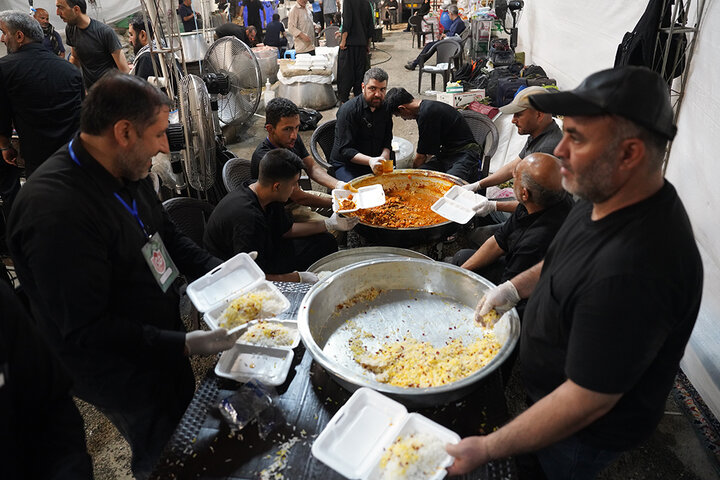 دومین روز خدمت‌رسانی به عزاداران رهبر شهید انقلاب در زائرشهر چهل‌سرا