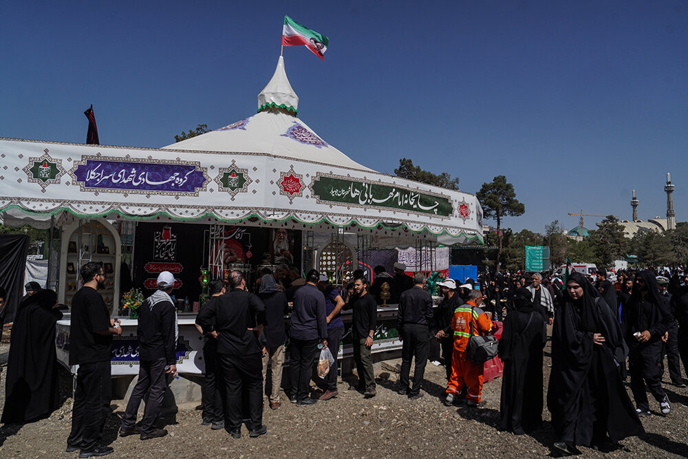 دومین روز خدمت‌رسانی به عزاداران رهبر شهید انقلاب در زائرشهر چهل‌سرا