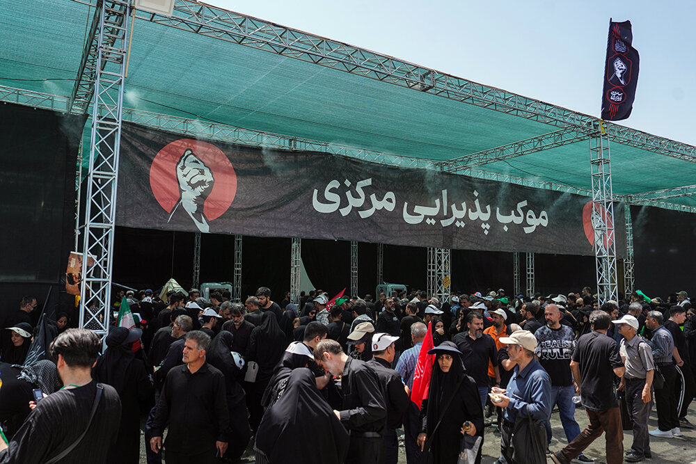 دومین روز خدمت‌رسانی به عزاداران رهبر شهید انقلاب در زائرشهر چهل‌سرا