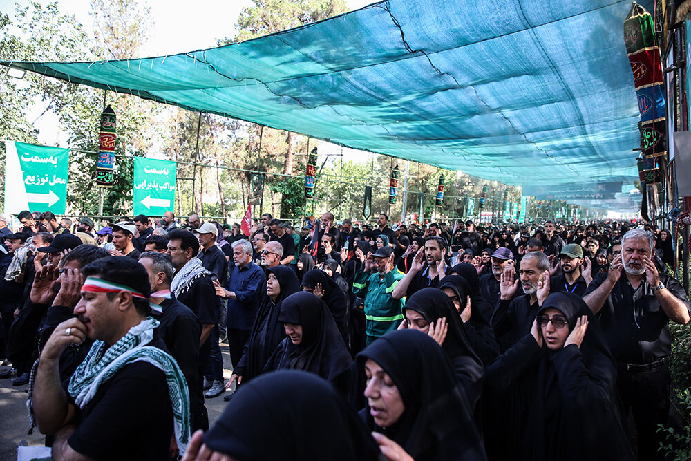 دومین روز خدمت‌رسانی به عزاداران رهبر شهید انقلاب در زائرشهر چهل‌سرا