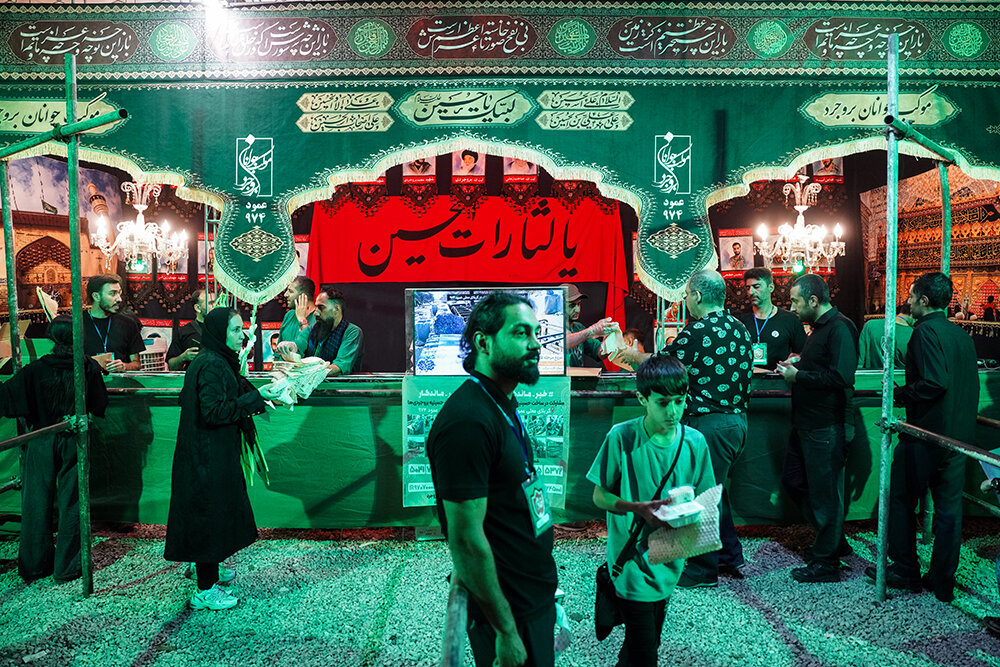 دومین روز خدمت‌رسانی به عزاداران رهبر شهید انقلاب در زائرشهر چهل‌سرا