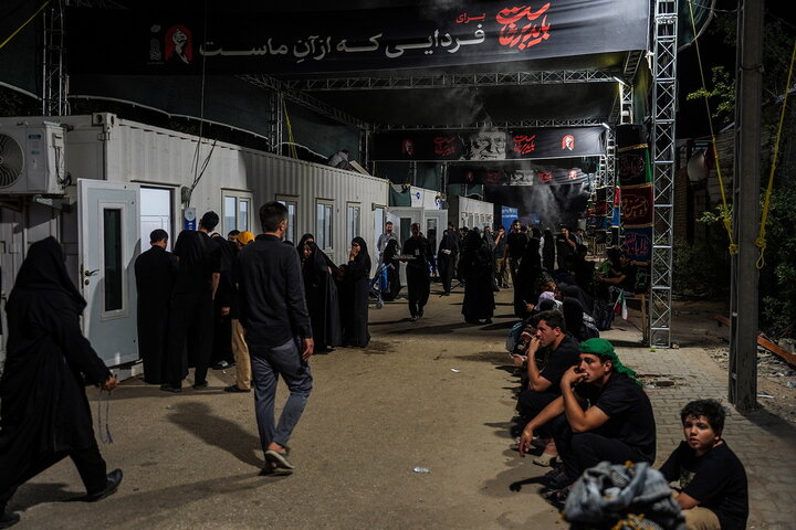 خدمت رسانی بیمارستان‌ سیار برکت ستاد اجرایی فرمان امام در عمود ۹۸۹ طریق الحسین(ع)