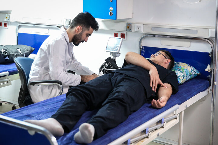خدمت رسانی بیمارستان‌ سیار برکت ستاد اجرایی فرمان امام در مرز مهران
