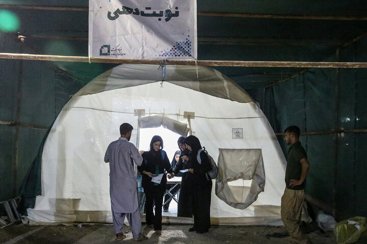 خدمت رسانی بیمارستان‌ سیار برکت ستاد اجرایی فرمان امام در مرز مهران