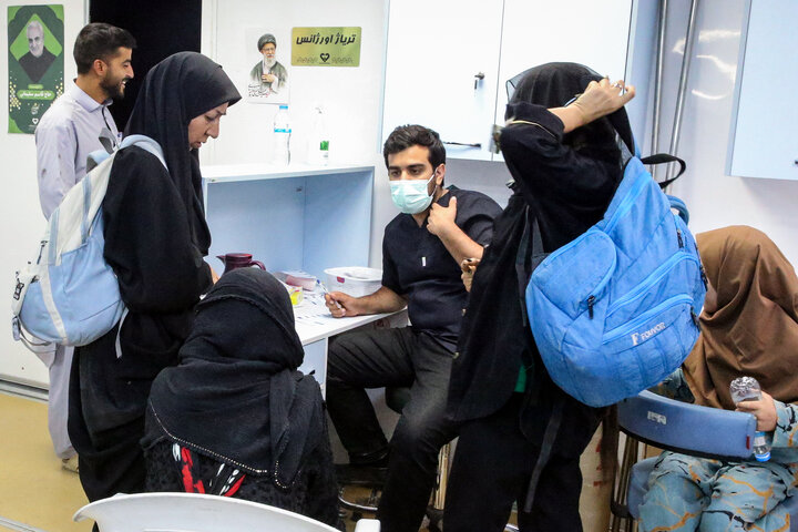 خدمت رسانی بیمارستان‌ سیار برکت ستاد اجرایی فرمان امام در مرز مهران
