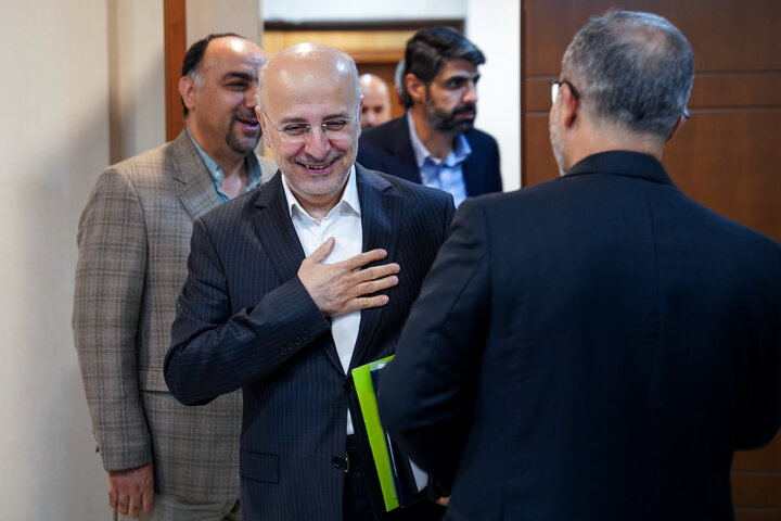دیدار جمعی از مدیران و مددجویان کهریزک با رئیس ستاد اجرایی فرمان امام