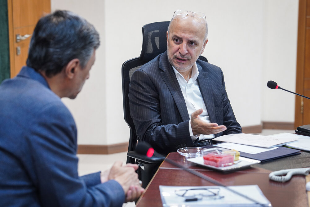 دیدار جمعی از مدیران و مددجویان کهریزک با رئیس ستاد اجرایی فرمان امام