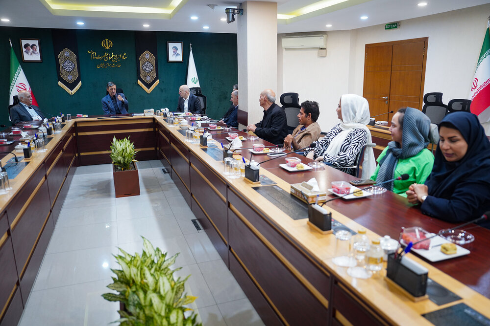 دیدار جمعی از مدیران و مددجویان کهریزک با رئیس ستاد اجرایی فرمان امام