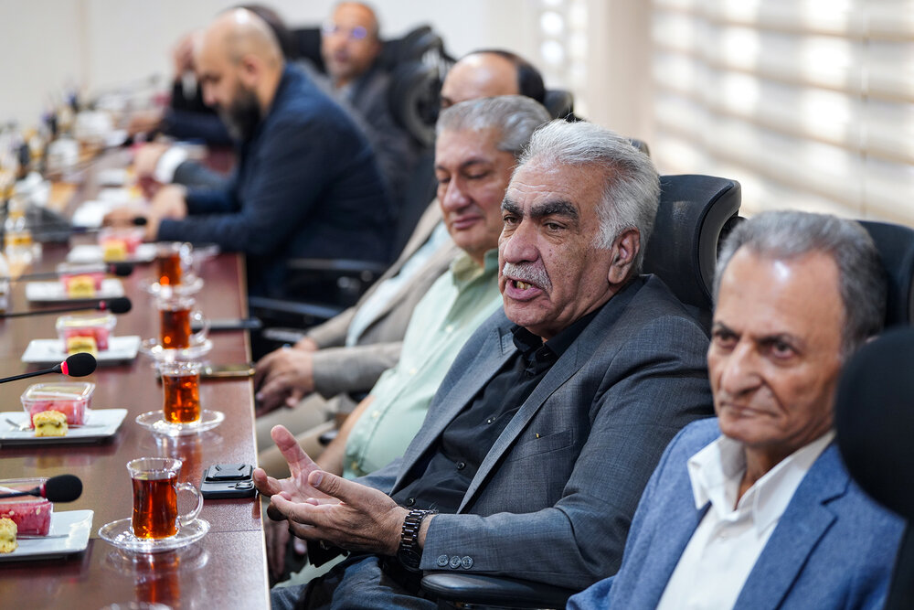 دیدار جمعی از مدیران و مددجویان کهریزک با رئیس ستاد اجرایی فرمان امام
