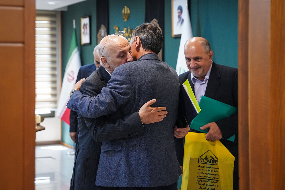 دیدار جمعی از مدیران و مددجویان کهریزک با رئیس ستاد اجرایی فرمان امام