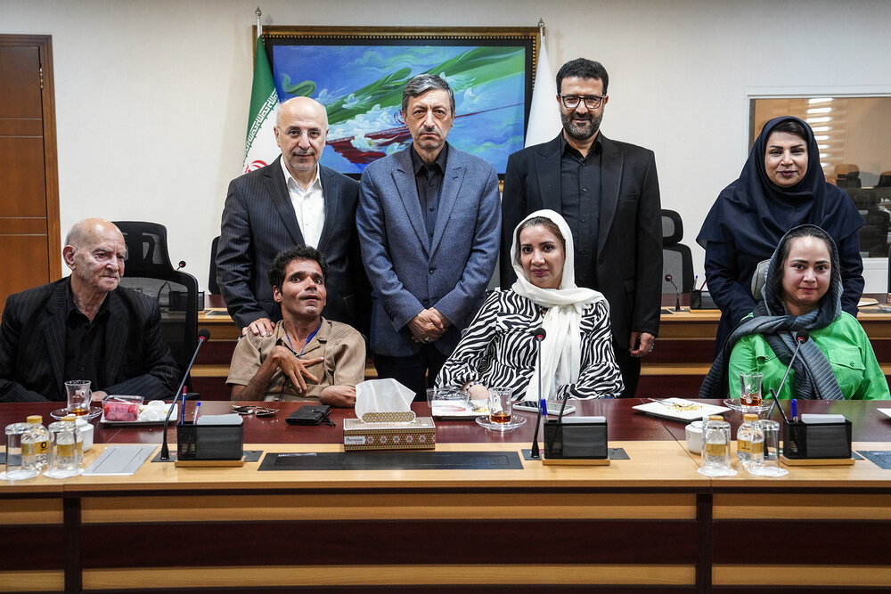دیدار جمعی از مدیران و مددجویان کهریزک با رئیس ستاد اجرایی فرمان امام